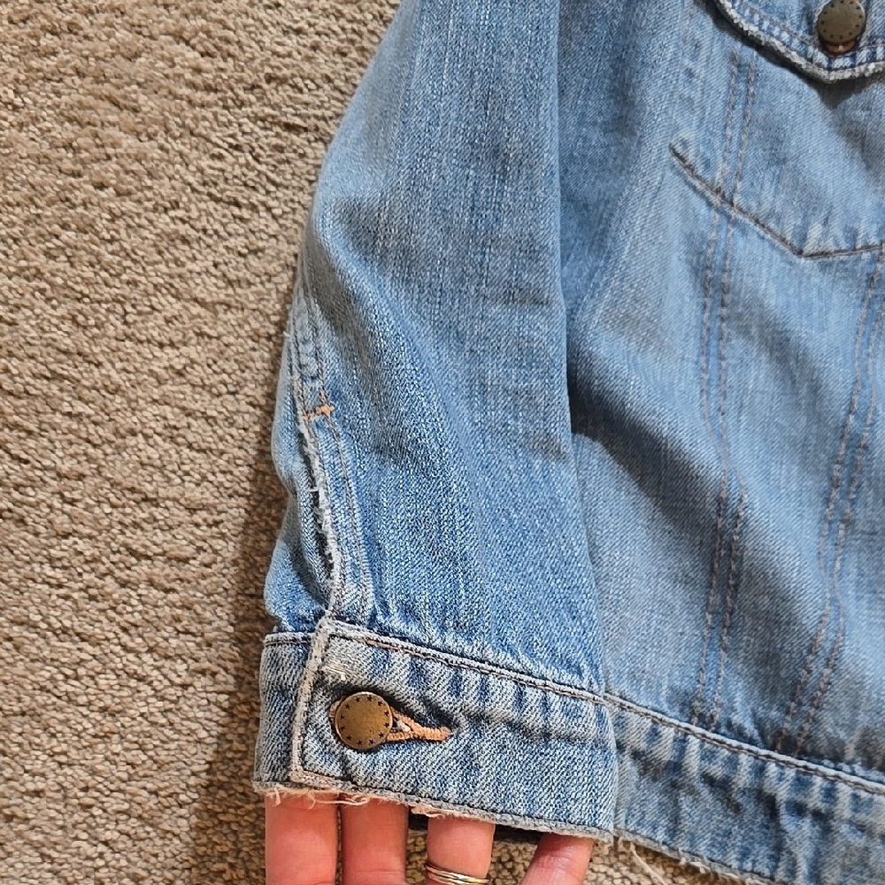 Classic Blue Denim Jacket With Triangle Design On Back - Picture 4 of 8